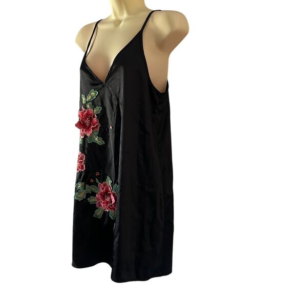 Seek the Label Floral Embroidered Black Slip Dress Woman’s Size Small NWT - Picture 2 of 11